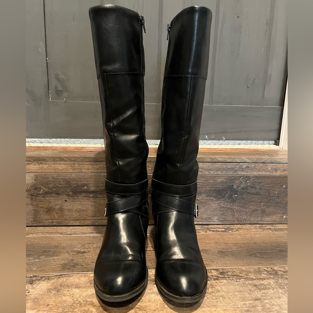 Arizona Boots, Black Size 8. Used a handful of times. Great Condition!!